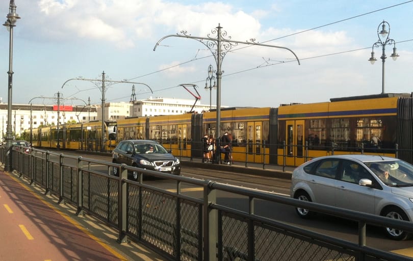 A villamos alá lökhettek egy embert a Jászain