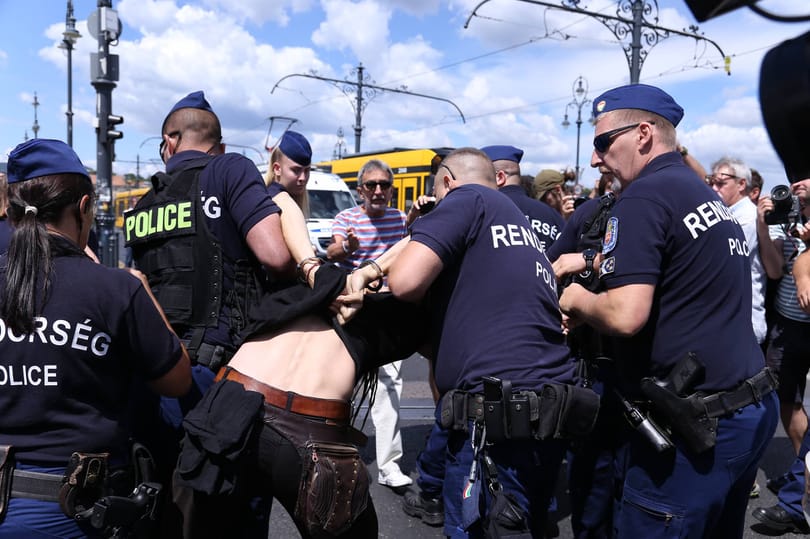 Másfél hónap alatt 559 rendőr adta be a felmondását