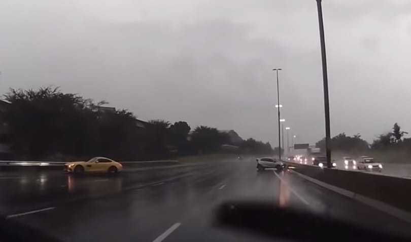 A túl magabiztos Mercedes AMG GT-t sem kímélte az aquaplaning – videó