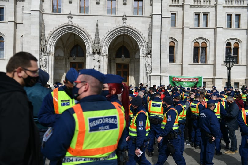 Százával jelentették fel a rendőrök a tüntetőket március 15-én