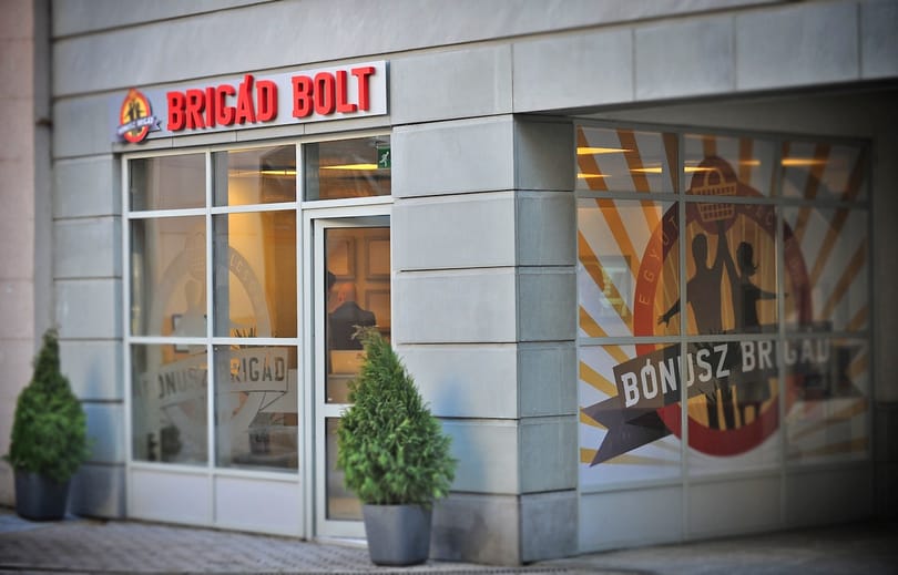 Boltot nyit a Bónusz Brigád