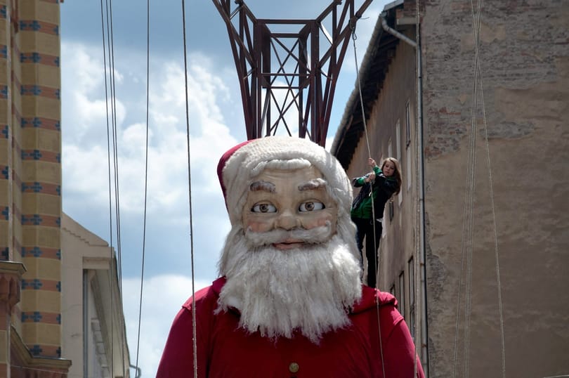 Óriási Mikulás bukkant fel Budapesten - fotók