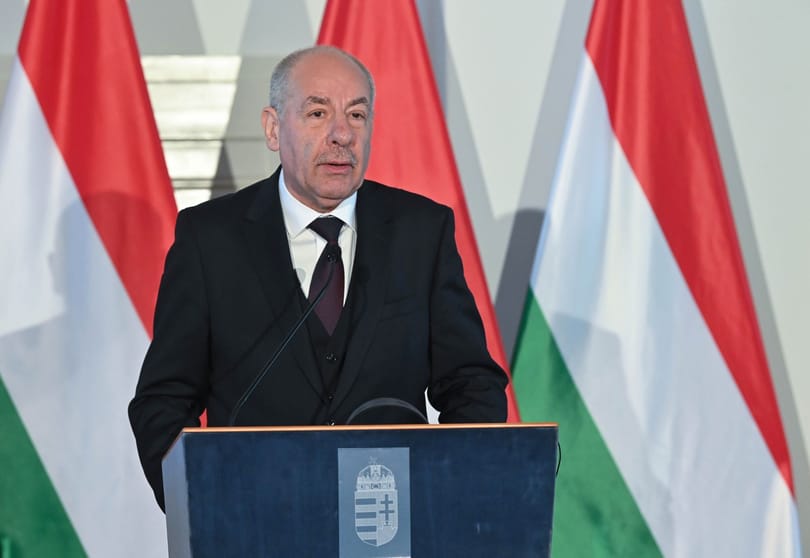 Sulyok Tamás hosszadalmas jogi okfejtésében magyarázza, hogy miért írta alá a Pride-törvényt