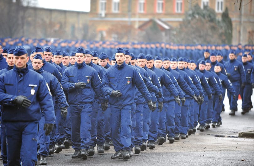 Februárig 4300 új rendőr áll szolgálatba