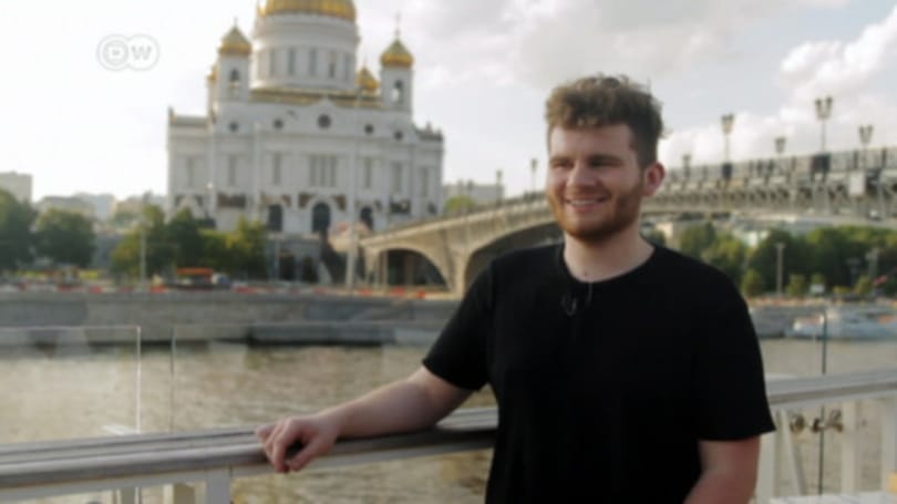 Meglepődött a meleg blogger, amikor belépett a homofób orosz milliomos boltjába - videó