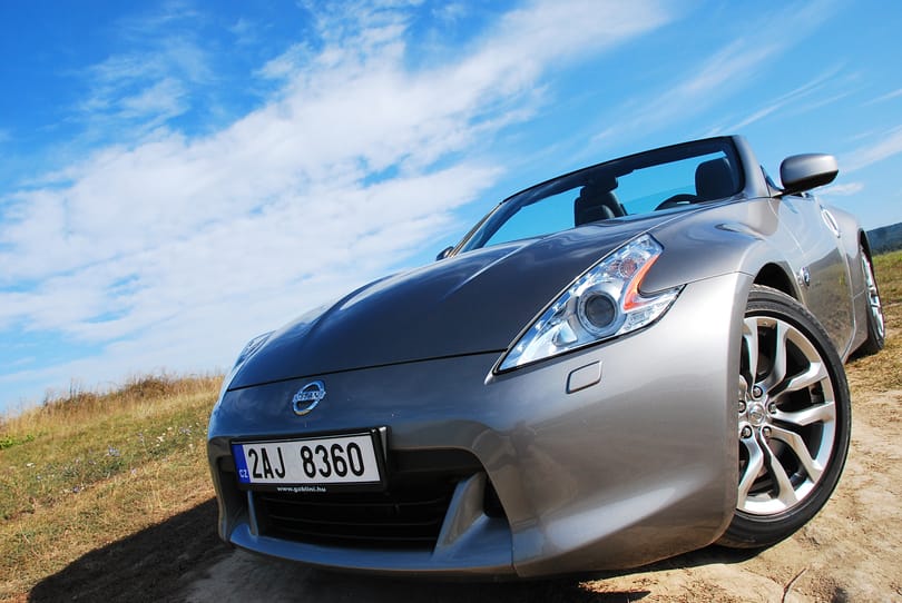 Nissan 370Z Roadster teszt: nem férfi, aki nem fordul utána