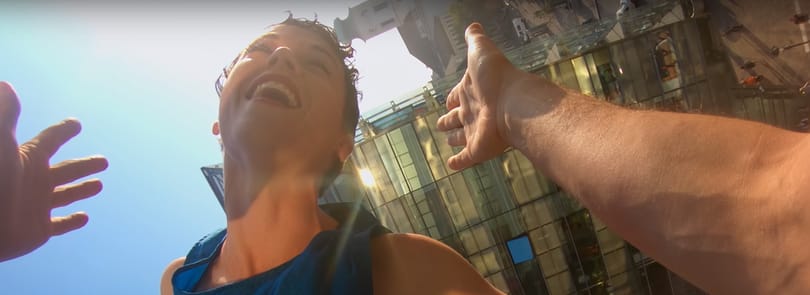Így táncolt a budapesti házfalakon a Bandaloop együttes – videó!