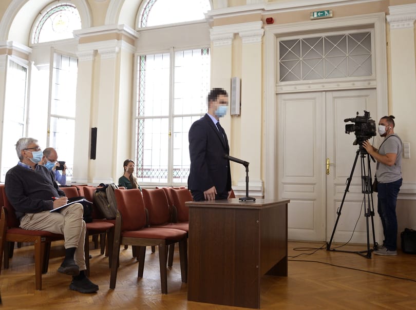 Győri késeléssel vádolt diák: Azt szerettem volna, hogy a tanárnőt elvigye a mentő