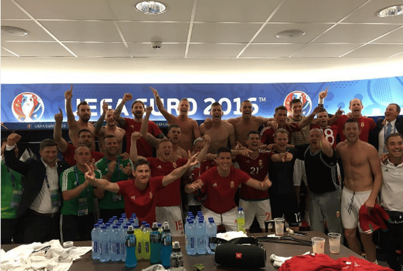 Fotó: Így ünnepeltek Dzsudzsákék az öltözőben a 3-3 után