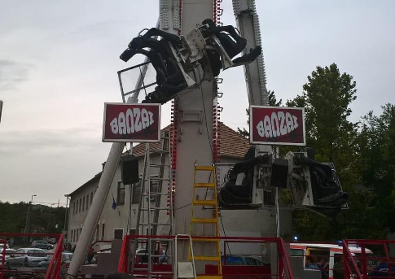 Többen kiestek egy körhintából Várpalotán