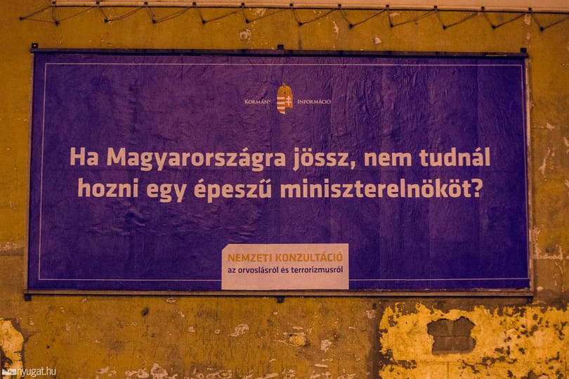Fotók: Szombathelyen már kikerültek az első ellenplakátok