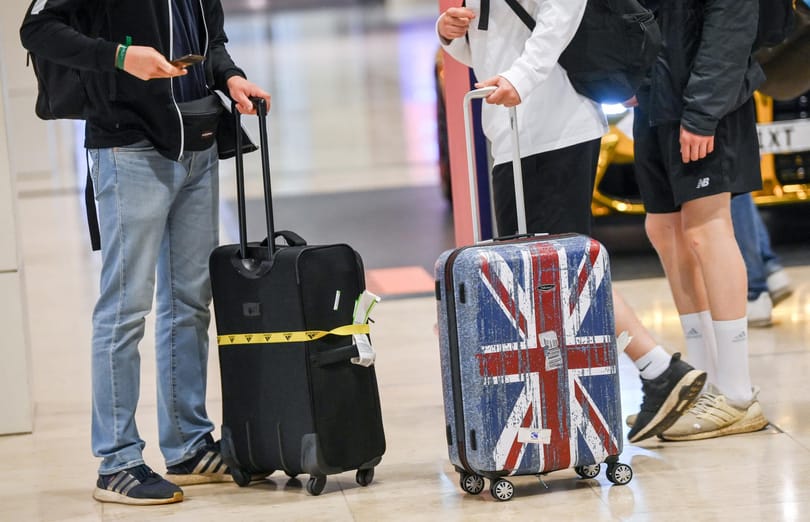 Beindult a turizmus: még rengetegen autóznak, de év végére pilótahiányt jósolnak az elemzők