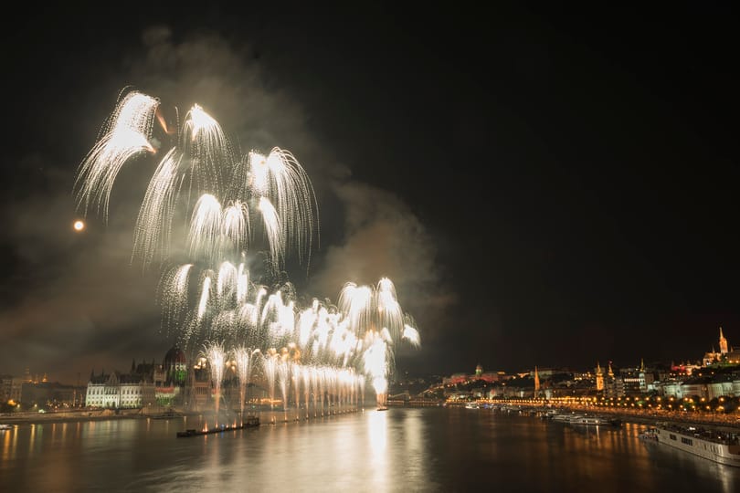 Elmarad az ünnepi légi parádé, a tűzijátékról szombaton döntenek