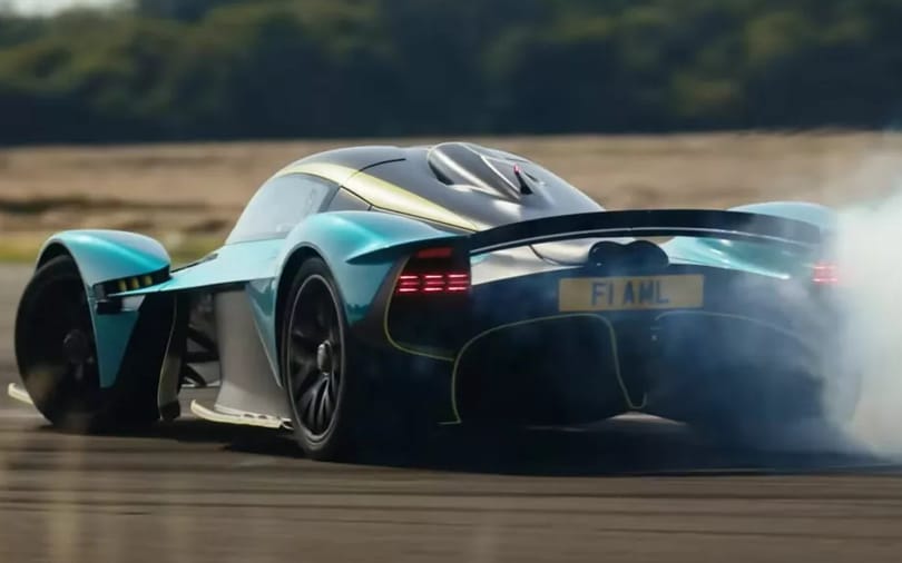 Őrült rekordot futott az Aston Martin hiperautója – videó