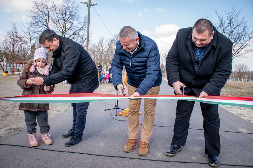 Megint gyerekekkel sikerült átadni valamit