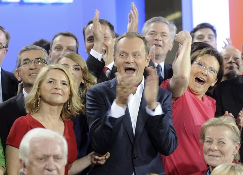 Még mindig számolják a lengyel szavazatokat, nő Tuskék előnye