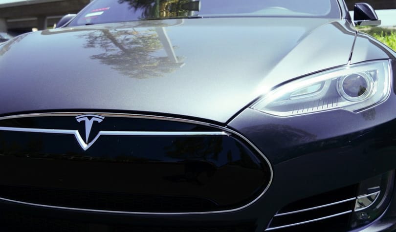 Hatalmasat mentett a Tesla robotpilótája – helyett az igazi