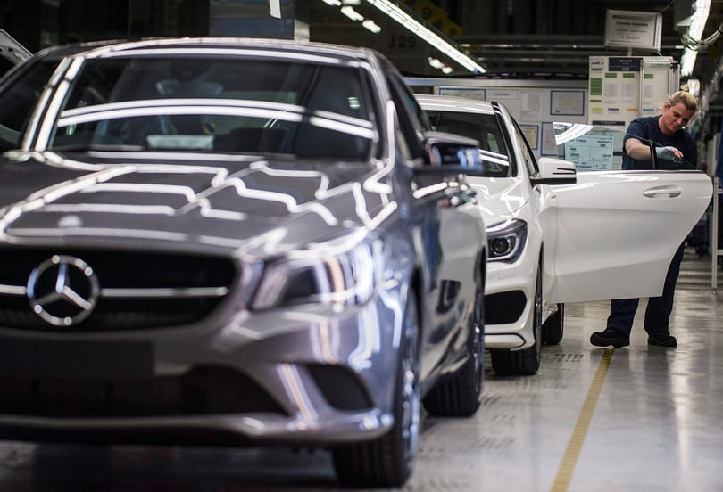 Átalakítás miatt áll át két műszakra a kecskeméti Mercedes-gyár az igazgató szerint