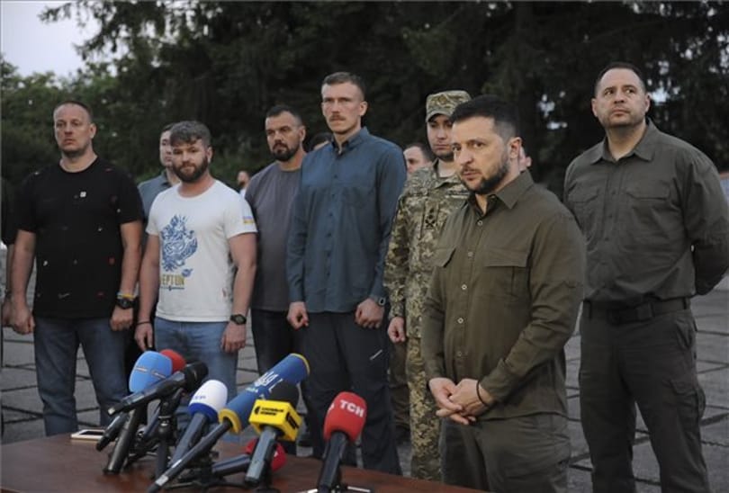 Visszatérnek harcolni az Azovsztal szabadon engedett parancsnokai