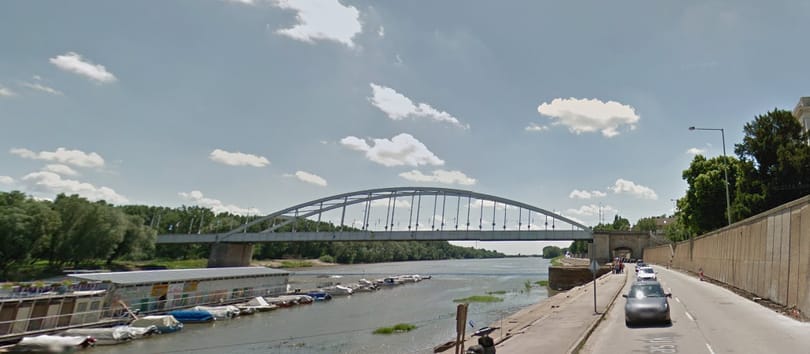 Kiemelhetik ősszel a Tiszába esett tankot Szegeden