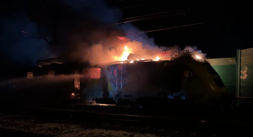 Lángoló szellemmozdonyt üldöztek a német hatóságok több kilométeren át - videó