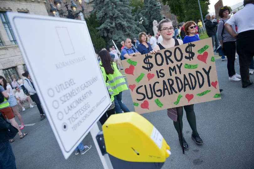 Így látta át a Magyar Idők az átláthatatlan civileket