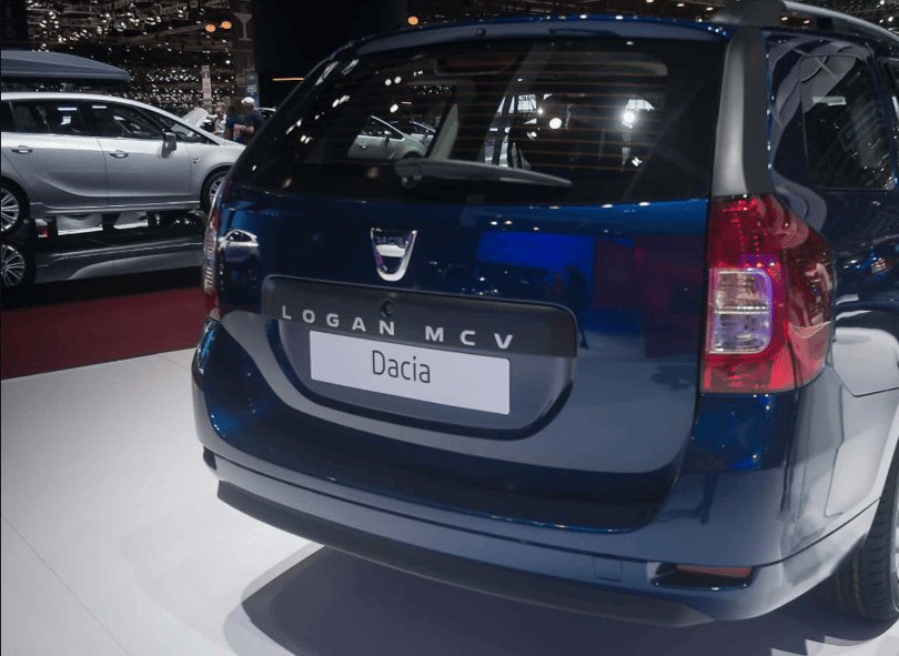 Még hogy a Dacia Logan nem luxusautó? Pedig ilyen extrája van - videó