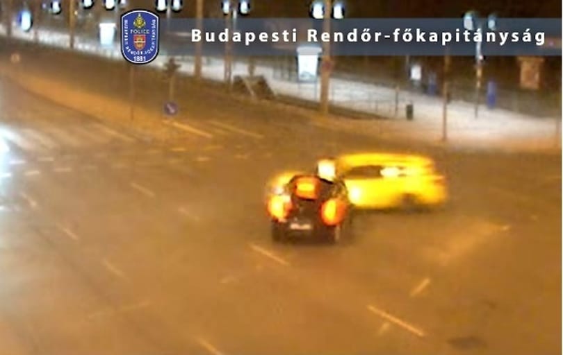 Bedrogozva okozott balesetet egy taxis Budapesten – videó