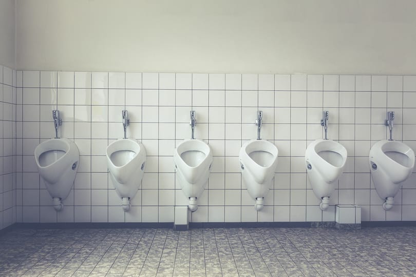 „Kis dolognak tűnik ez, pedig sokszor nagy gond” – alig van közvécé Budapesten