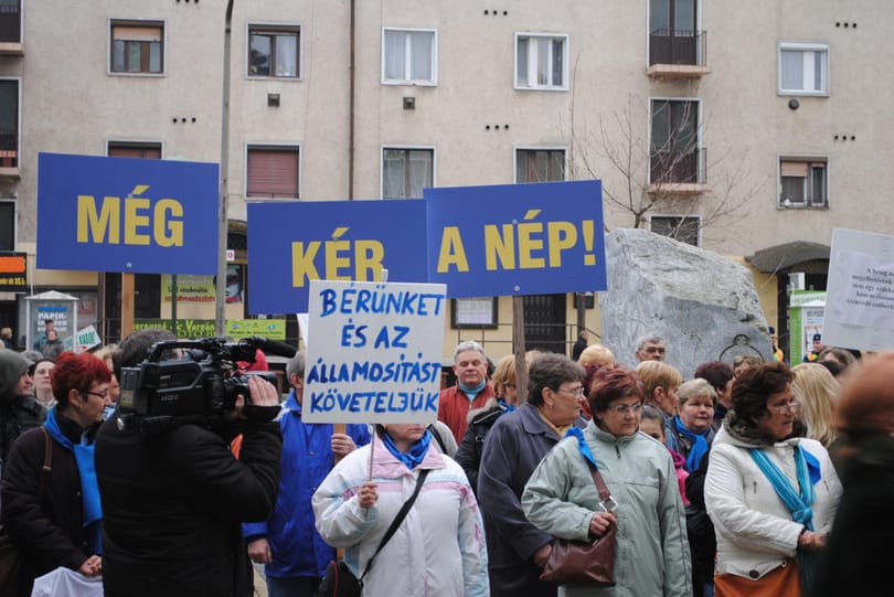 Utcára vonultak ápolók az elmaradt fizetésemelés miatt