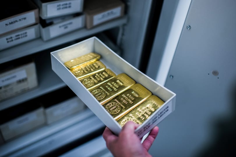 80 tonna arannyal utazták be a világot, most újratemetik őket