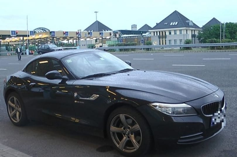 Fotó: luxus BMW-t próbáltak átcsempészni a határon
