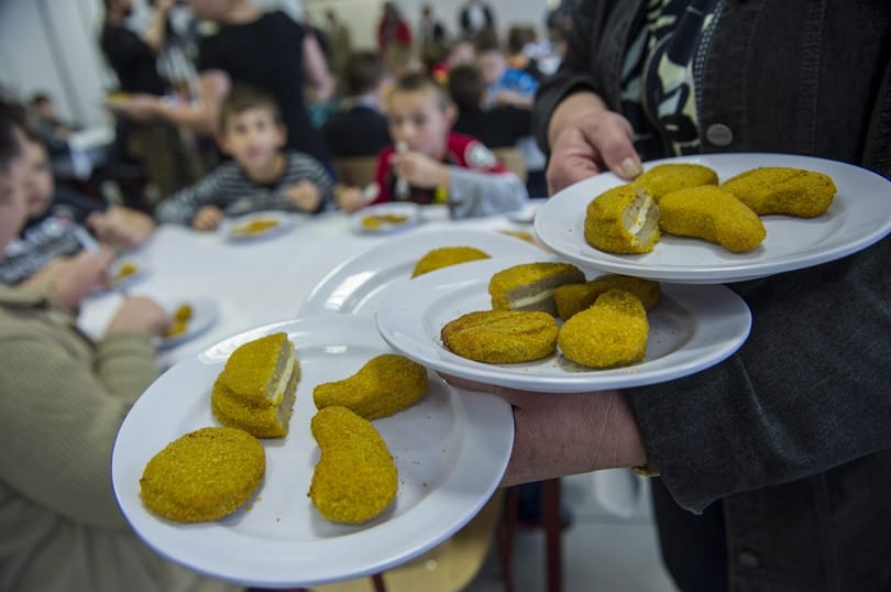 Lerántotta a leplet a tejföl legendájáról az Emmi államtitkára