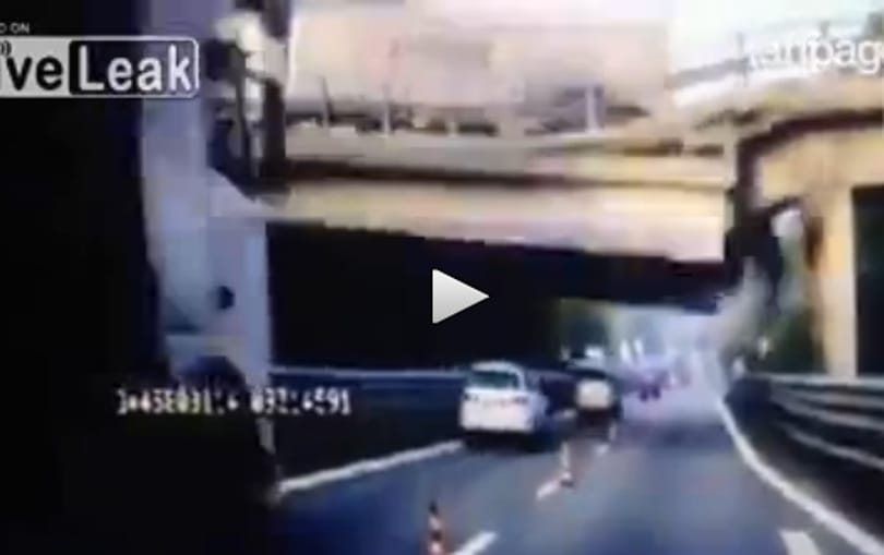 Durva képsorok: így szakadt le az olasz híd a túlsúlyos kamion alatt – videó