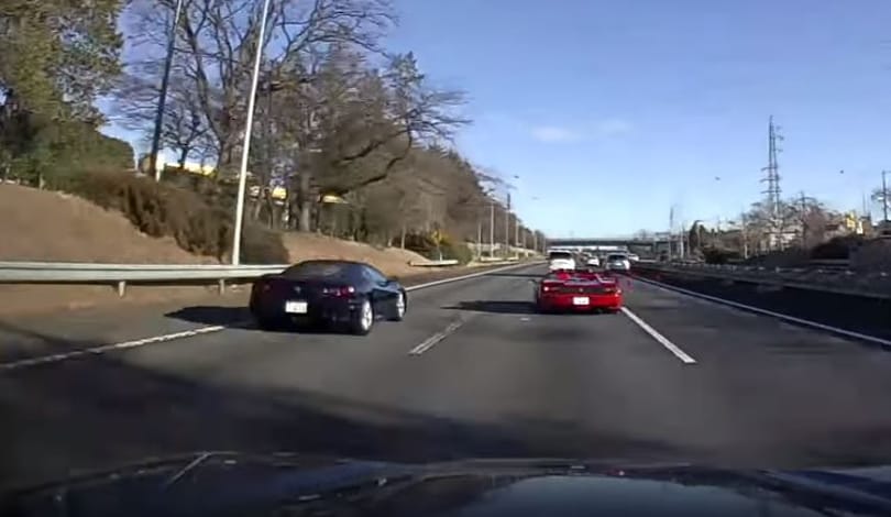 Csúnya vége lett két Ferrari közúti kergetőzésének – videó