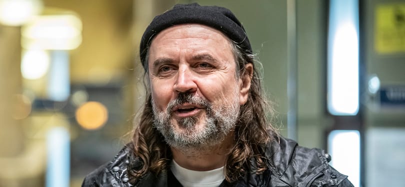 „Képtelenek vagyunk megérteni Orbán hozzáállását” – Interjú a Nemzeti Színházban Orbánnak üzenő rendezővel
