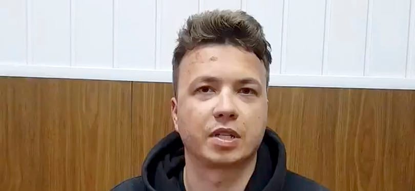 Újabb videót tettek közzé Raman Prataszevicsről, amelyen „bevallja”, hogy a fehérorosz ellenzéket külföldről pénzelik