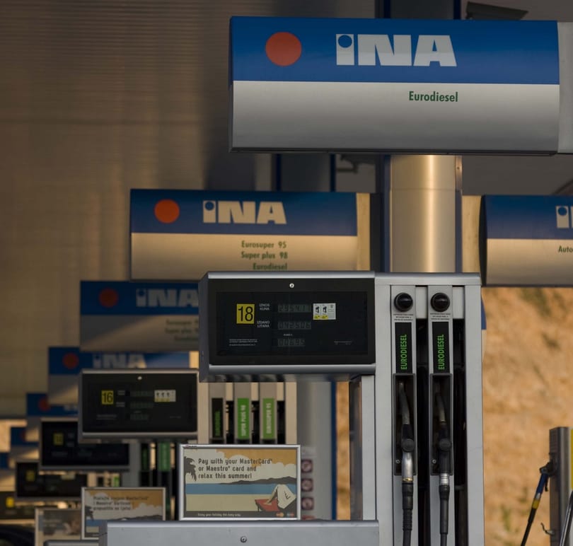 Mol–INA: Mindent vissza!