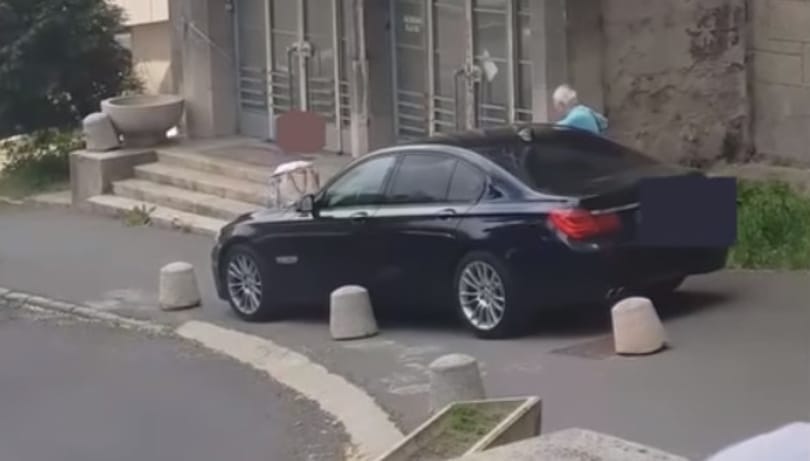 Csúnyán becsapdázták az autóst, aki gyakorlatilag beállt a Kútvölgyi kórház ajtajába