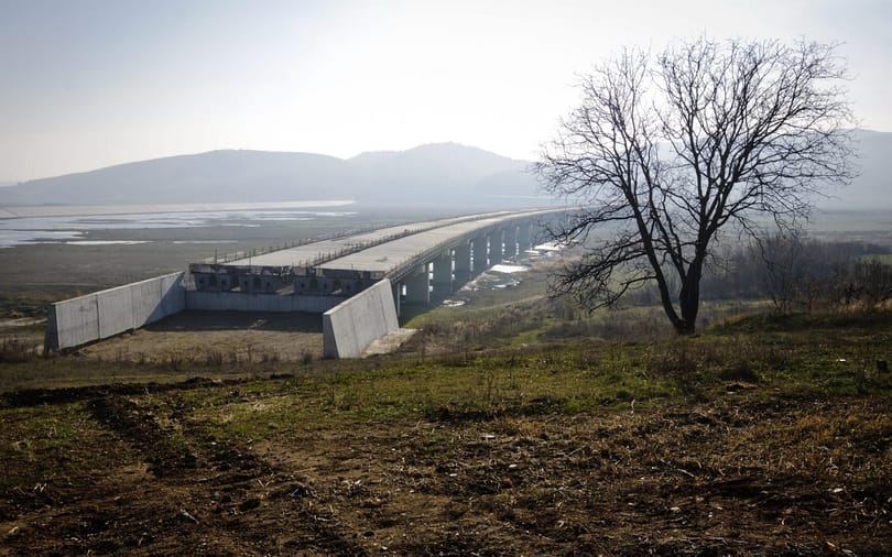 Fotó: Betontorzók díszítik Erdélyt autópálya helyett