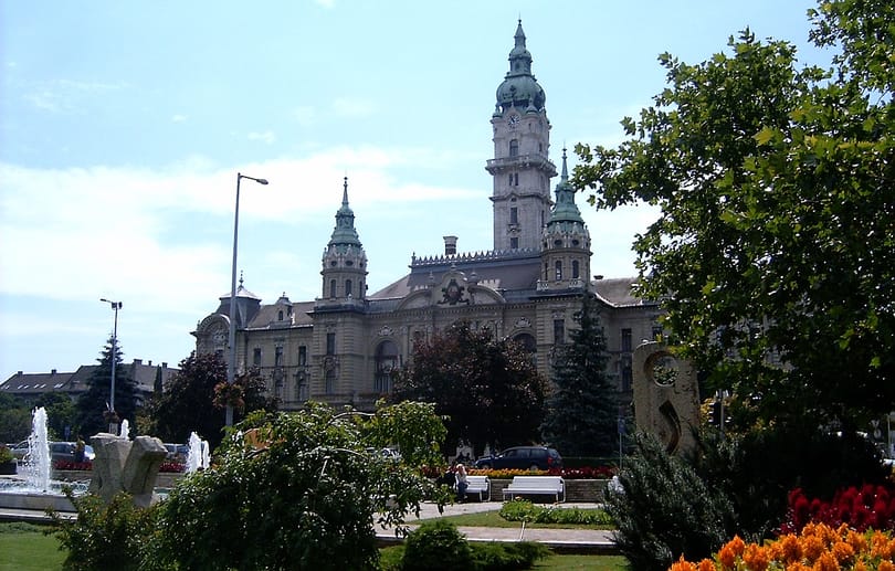 Titokzatos győri földügyek: befogták az eladók száját