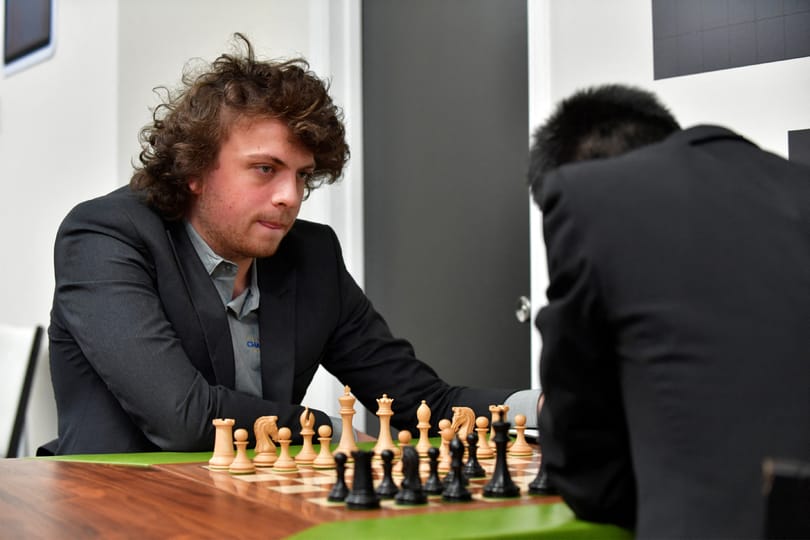 Hans Niemann beperelte az őt csalással vádoló Magnus Carlsen sakkvilágbajnokot