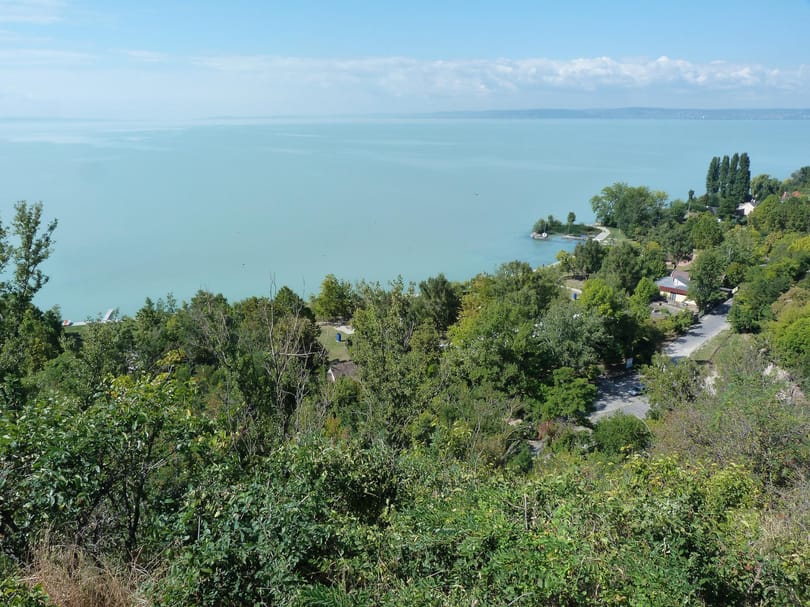 Van még kékalgás strand a Balatonon