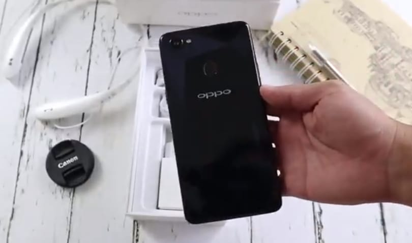 Fiatalok, szelfiimádók: készített nektek egy telefont az Oppo