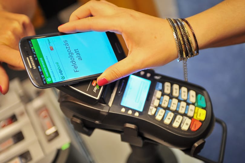 Telekom: mindenki dobja el a pénztárcáját