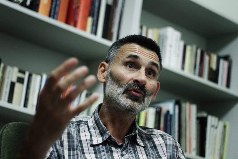 Pál Feri atya elfáradt, és abbahagyja
