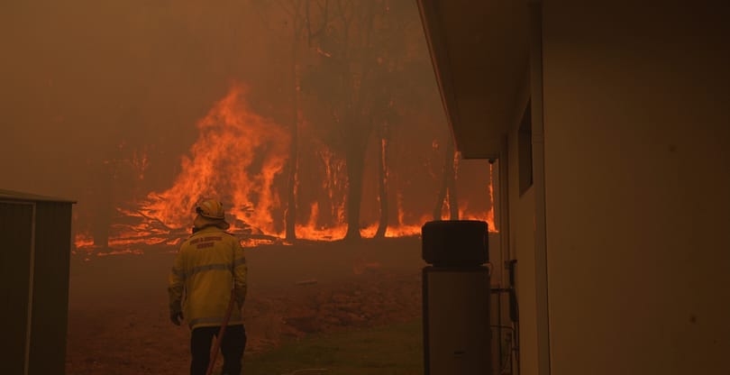 Bozóttűz fenyegeti Perth városát, ezreknek kellett elhagyniuk az otthonukat