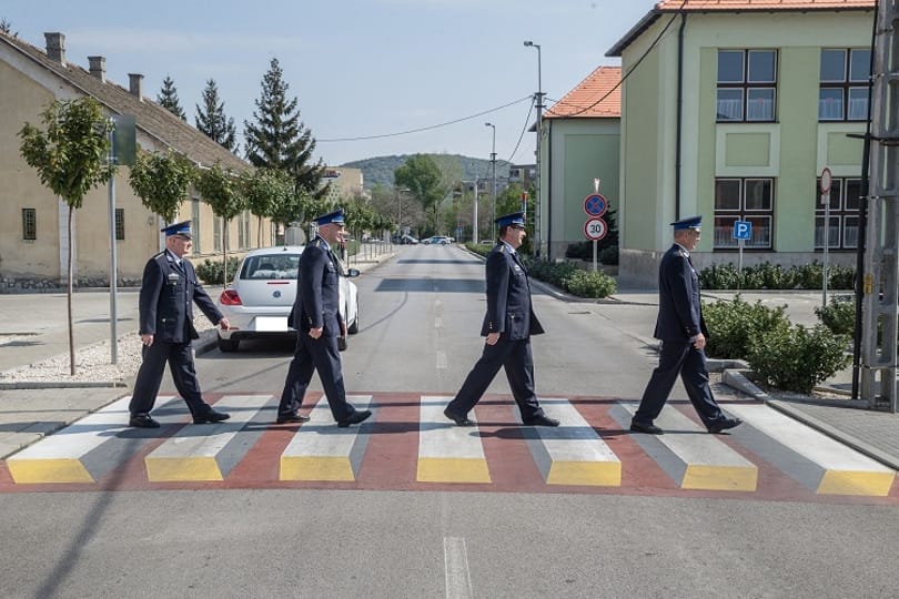 Megidézték a Beatlest a dorogi rendőrök