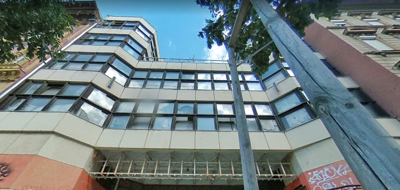 Szállodává alakítják a régi Almássy téri Szabadidőközpontot