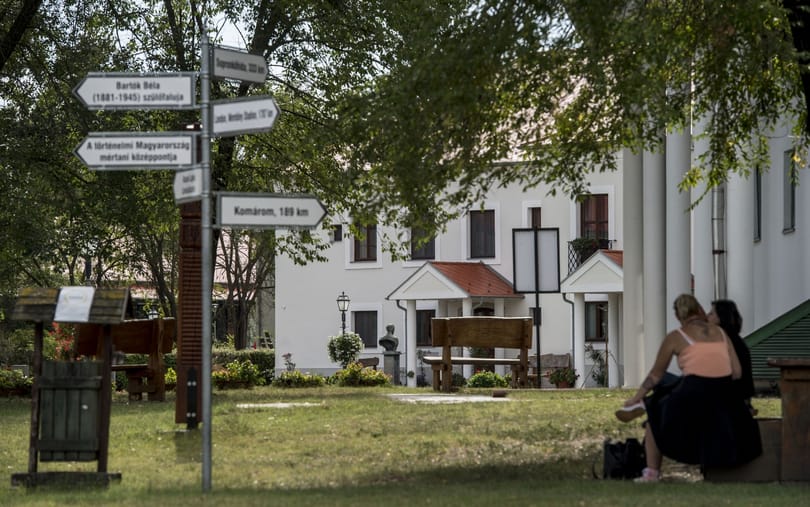 Jurtatábor és footgolf: igazán mindenkire figyel Lezsák Sándorék alapítványa